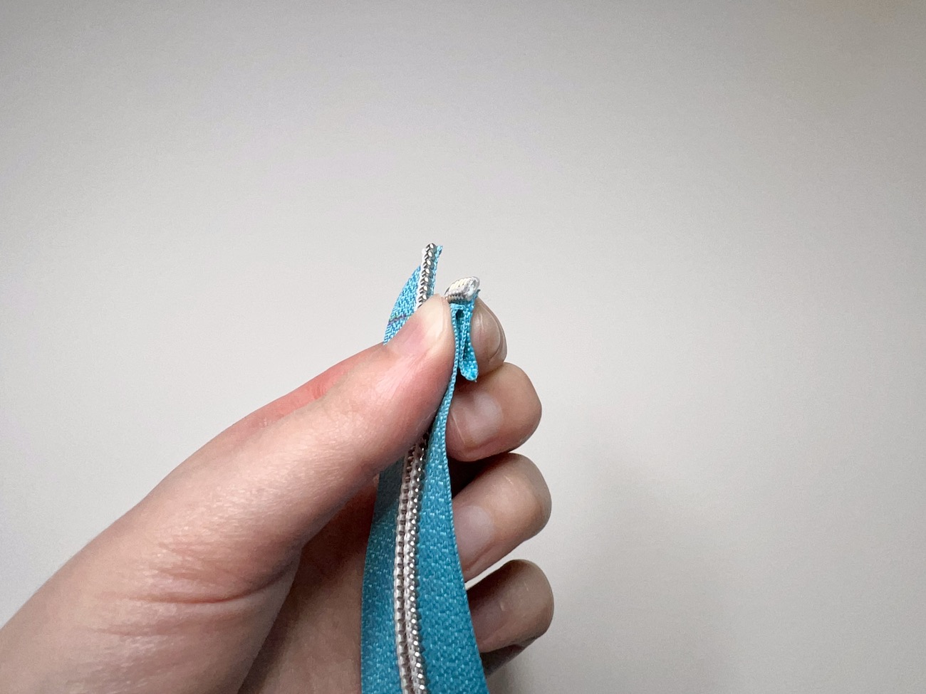 Pinched zipper tape on the half-inch mark from the side